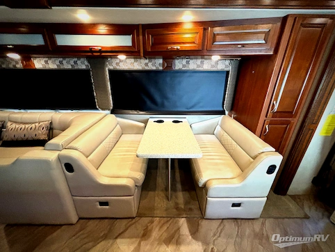 2016 Fleetwood Bounder 35K RV Photo 3