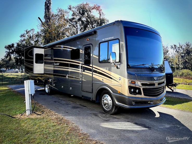 2016 Fleetwood Bounder 35K RV Photo 1