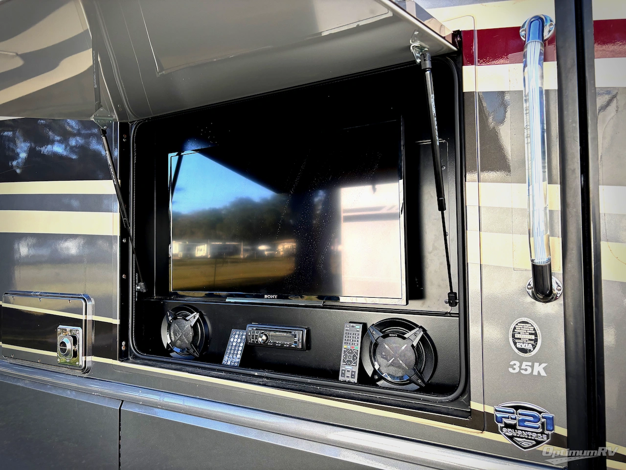 2016 Fleetwood Bounder 35K Photo 20