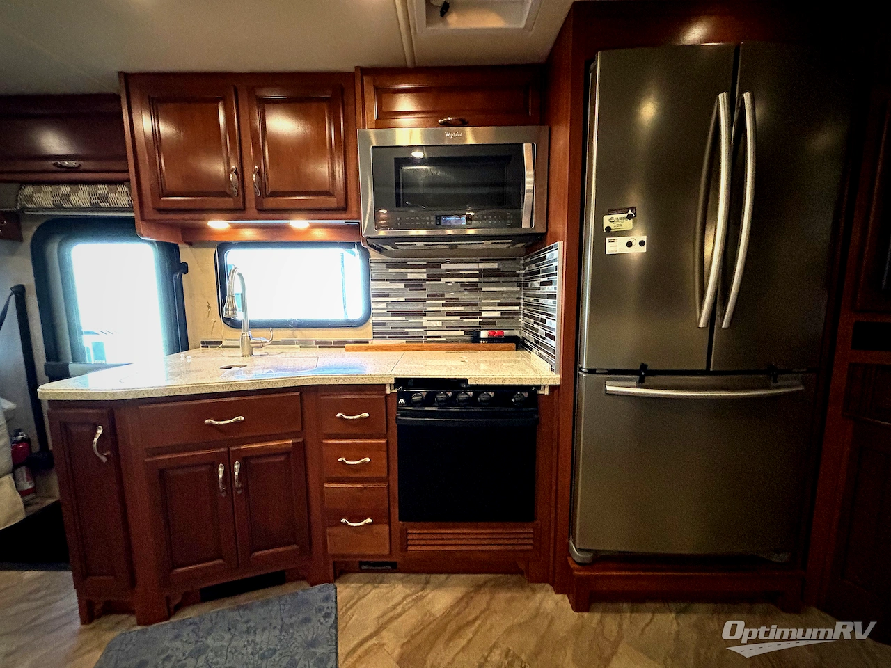 2016 Fleetwood Bounder 35K Photo 6