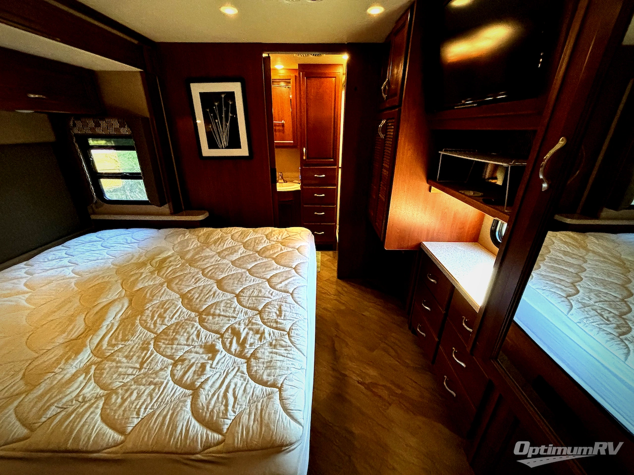 2016 Fleetwood Bounder 35K Photo 15