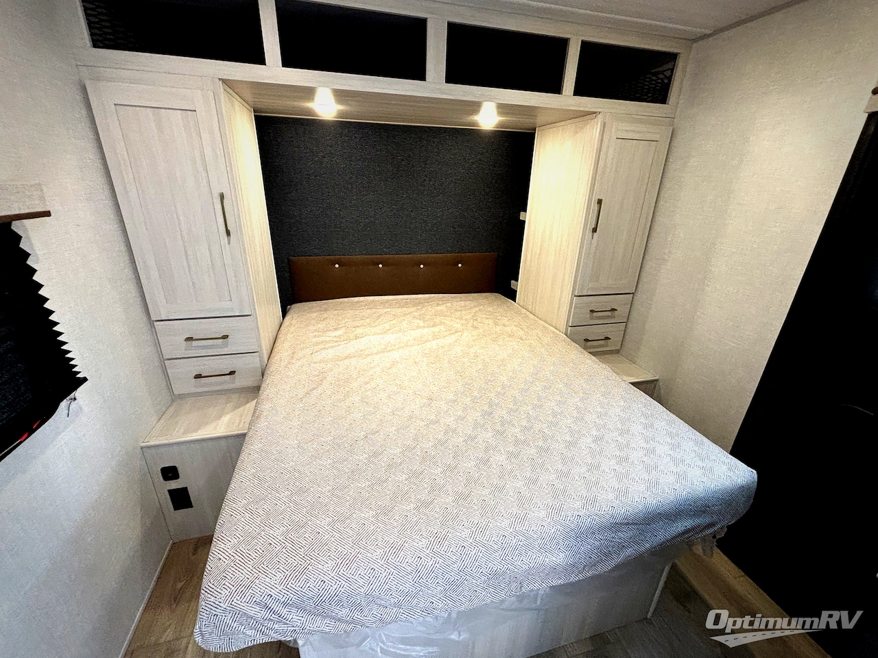 2025 Forest River Surveyor Legend X 29CAMP Photo 7