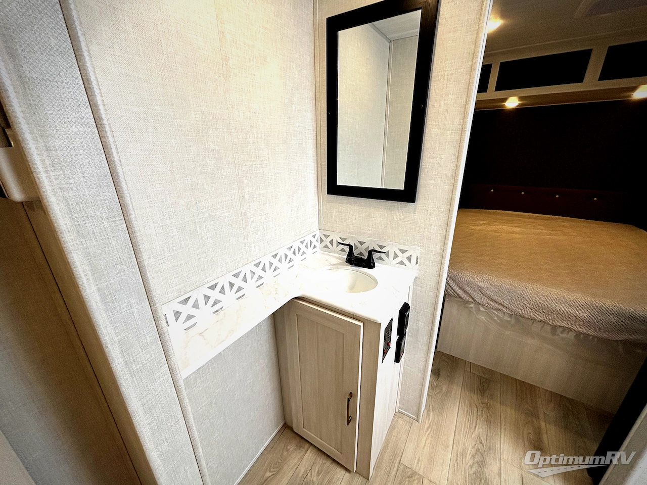 2025 Forest River Surveyor Legend X 29CAMP Photo 10