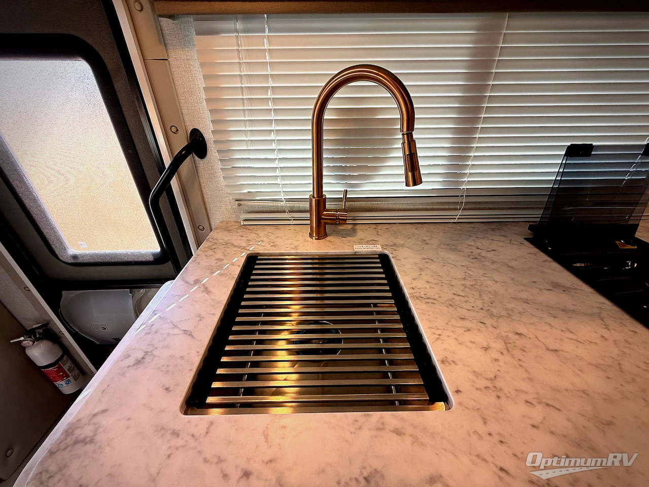 2026 Thor Chateau 19Z Photo 18