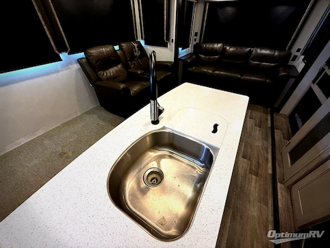 2021 Keystone Montana High Country 331RL RV Photo 3