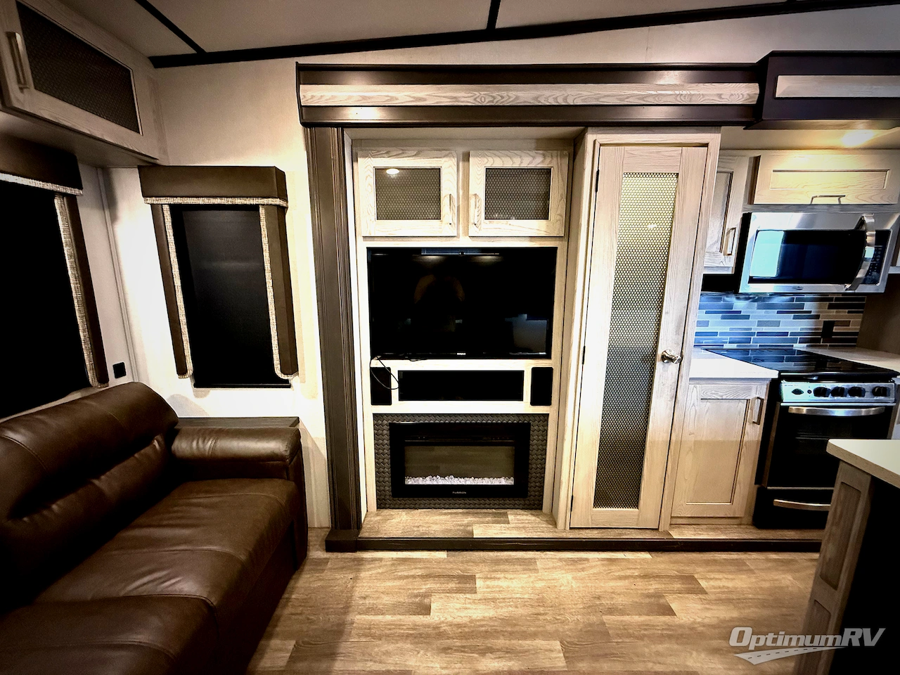 2021 Keystone Montana High Country 331RL Photo 8