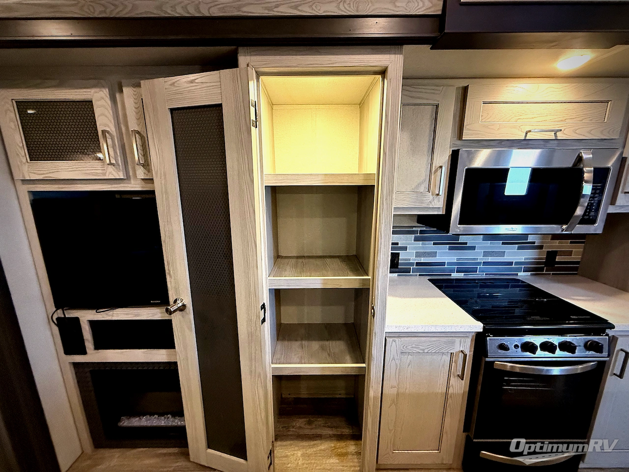 2021 Keystone Montana High Country 331RL Photo 10