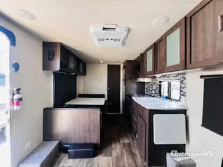 2018 Forest River Wildwood X-Lite 241QBXL RV Photo 4