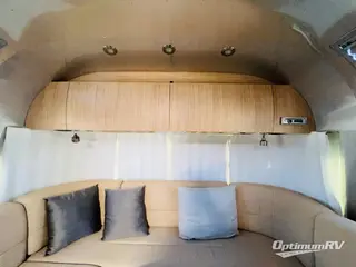 2019 Airstream Flying Cloud 26RB RV Photo 2