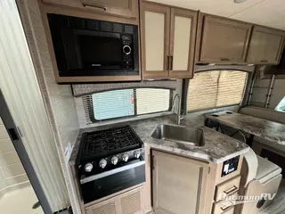 2022 Thor Four Winds 28A RV Photo 4