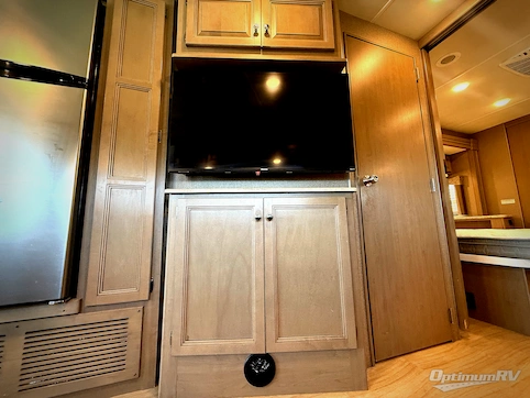 2019 Thor Windsport 35M RV Photo 2