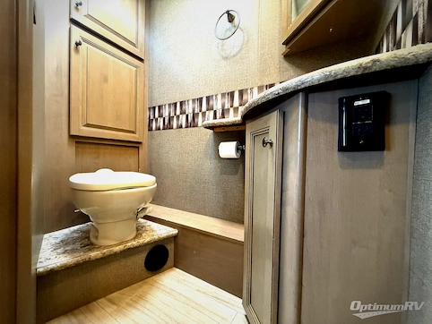 2019 Thor Windsport 35M RV Photo 3