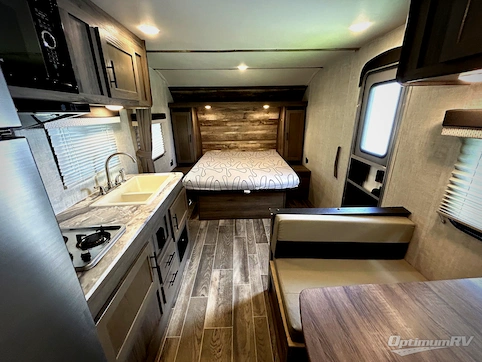 2022 Gulf Stream Kingsport Ultra Lite 248BH RV Photo 2