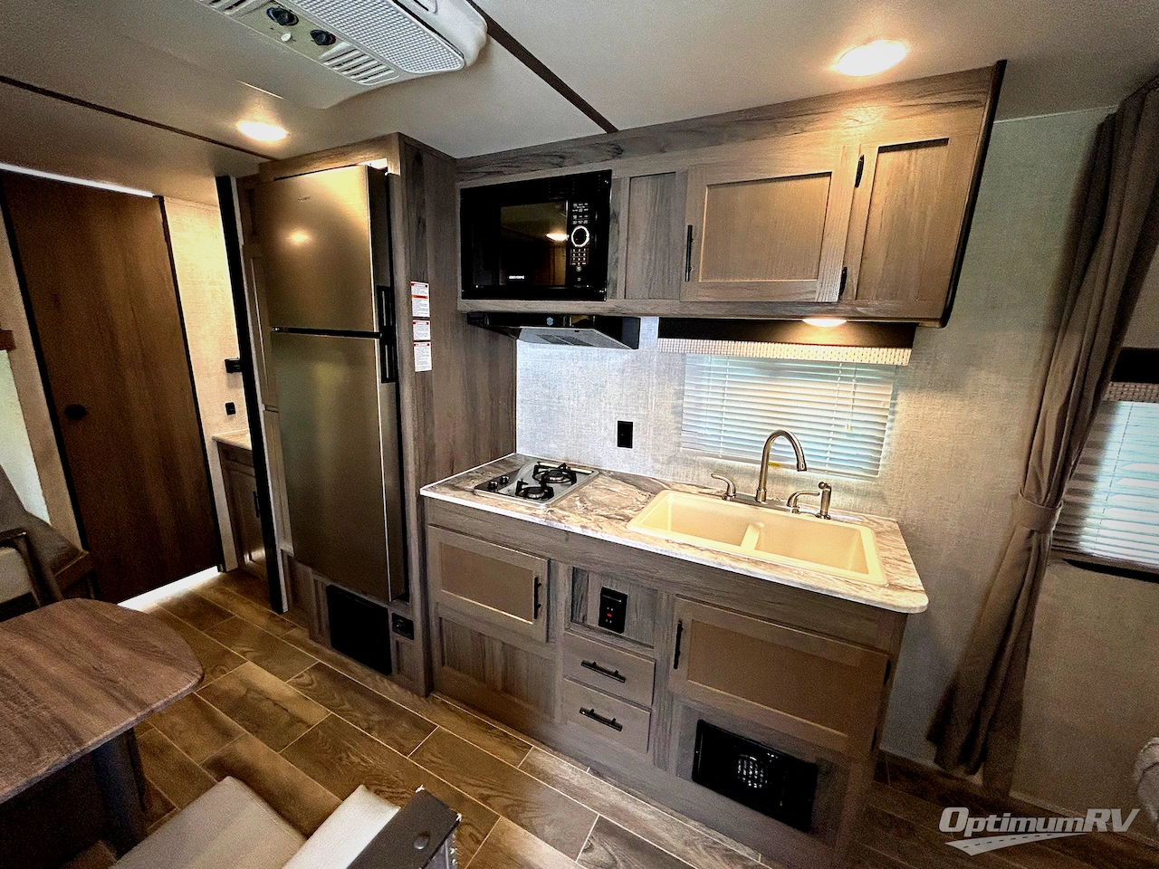 2022 Gulf Stream Kingsport Ultra Lite 248BH Photo 6