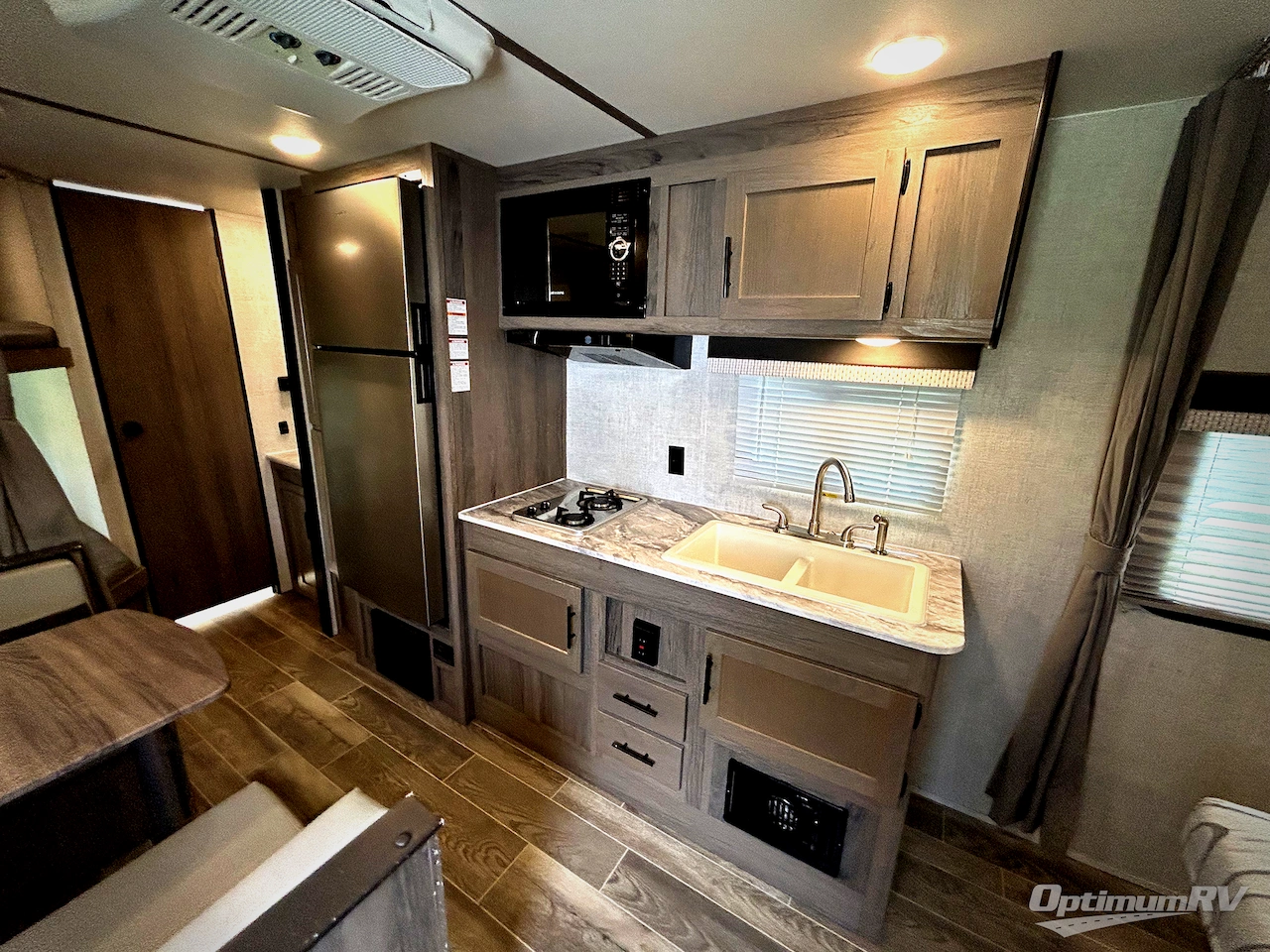 2022 Gulf Stream Kingsport Ultra Lite 248BH Photo 8