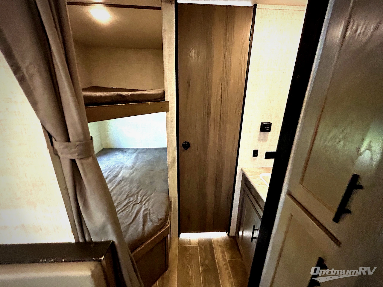 2022 Gulf Stream Kingsport Ultra Lite 248BH Photo 10