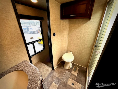 2016 Keystone Fuzion 345 RV Photo 4