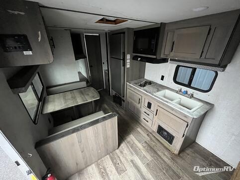 2022 Gulf Stream Kingsport Ultra Lite 264BH RV Photo 2