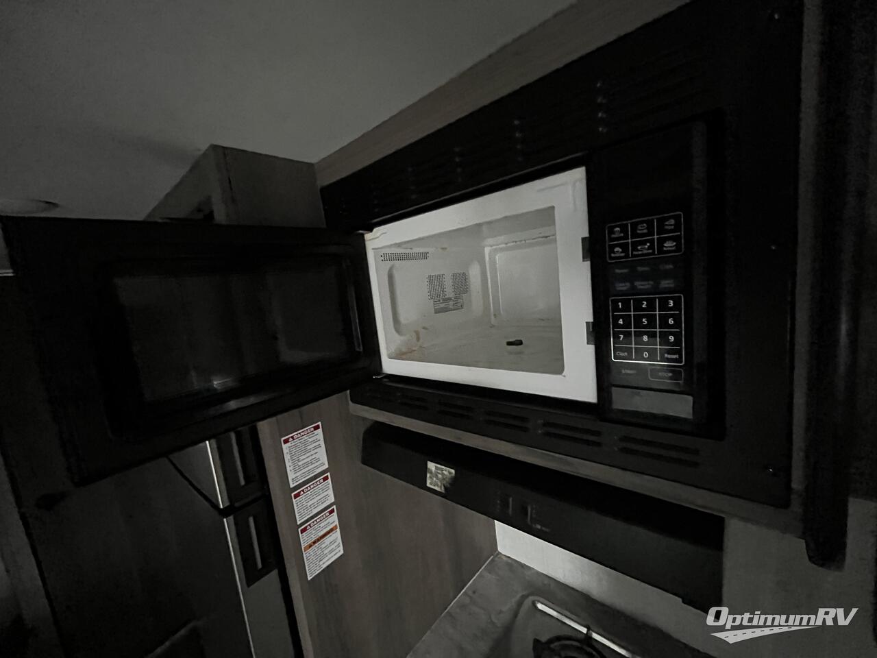 2022 Gulf Stream Kingsport Ultra Lite 264BH Photo 12
