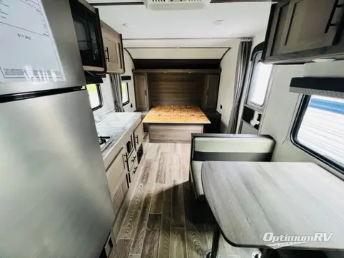 2022 Gulf Stream Kingsport 248BH RV Photo 2