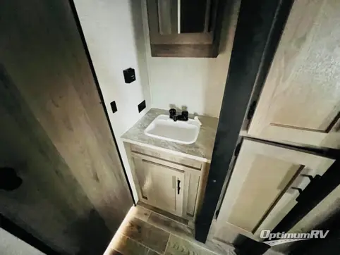 2022 Gulf Stream Kingsport 248BH RV Photo 4