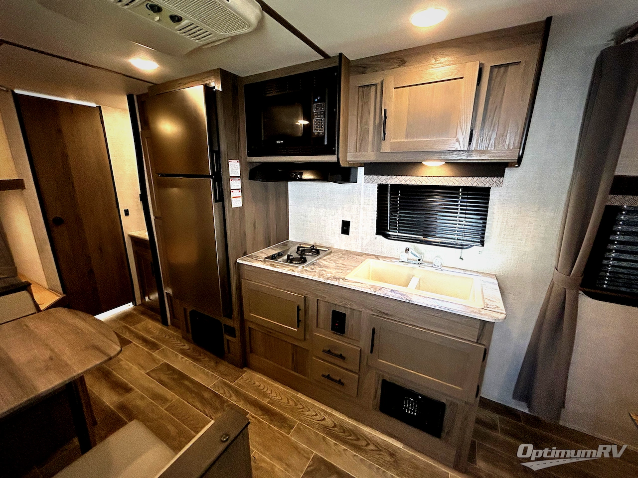 2022 Gulf Stream Kingsport 248BH Photo 6