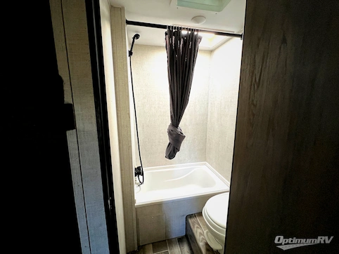 2022 Gulf Stream Kingsport 248BH RV Photo 4