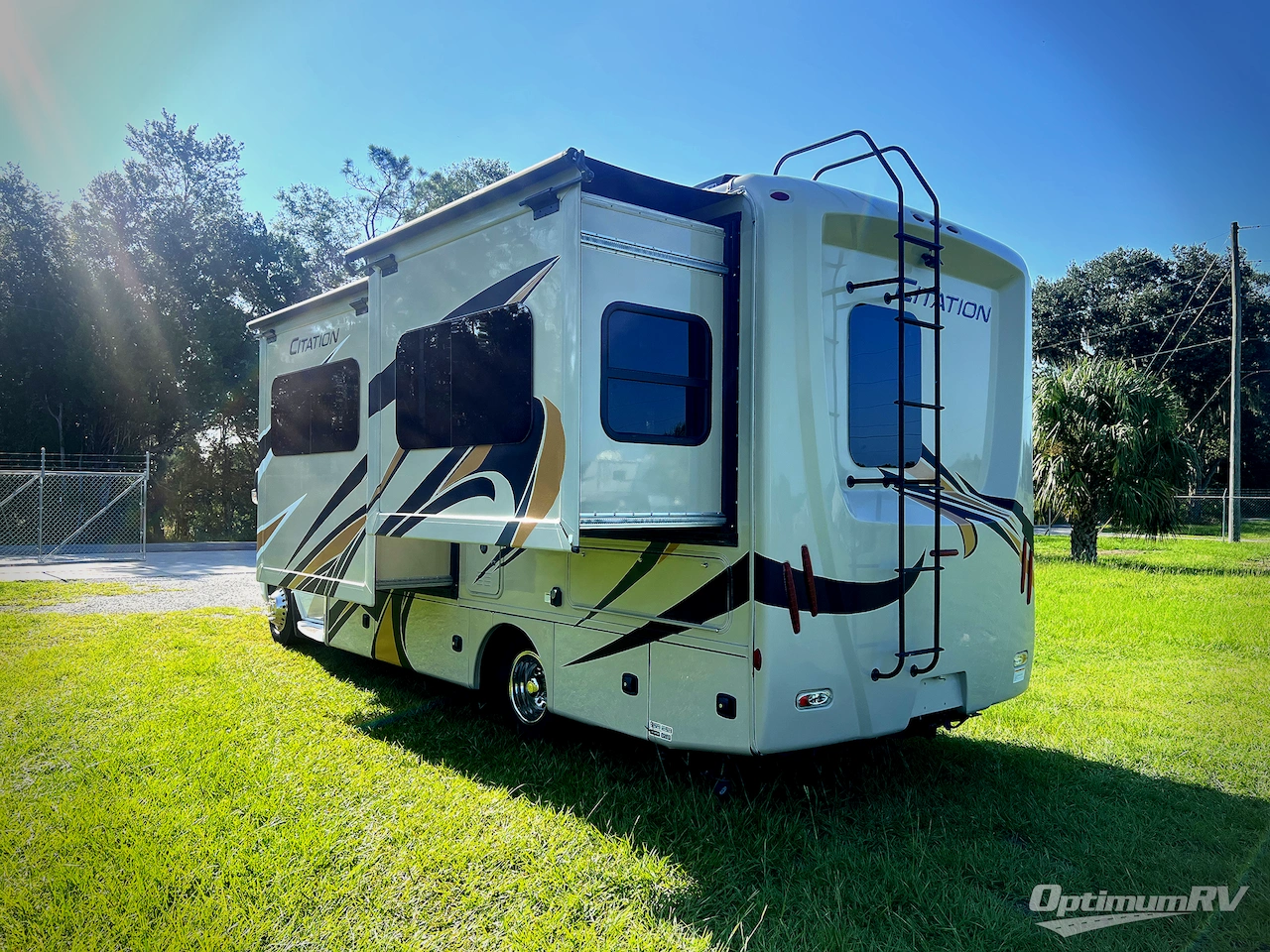 2019 Thor Citation Sprinter 24SS Photo 2