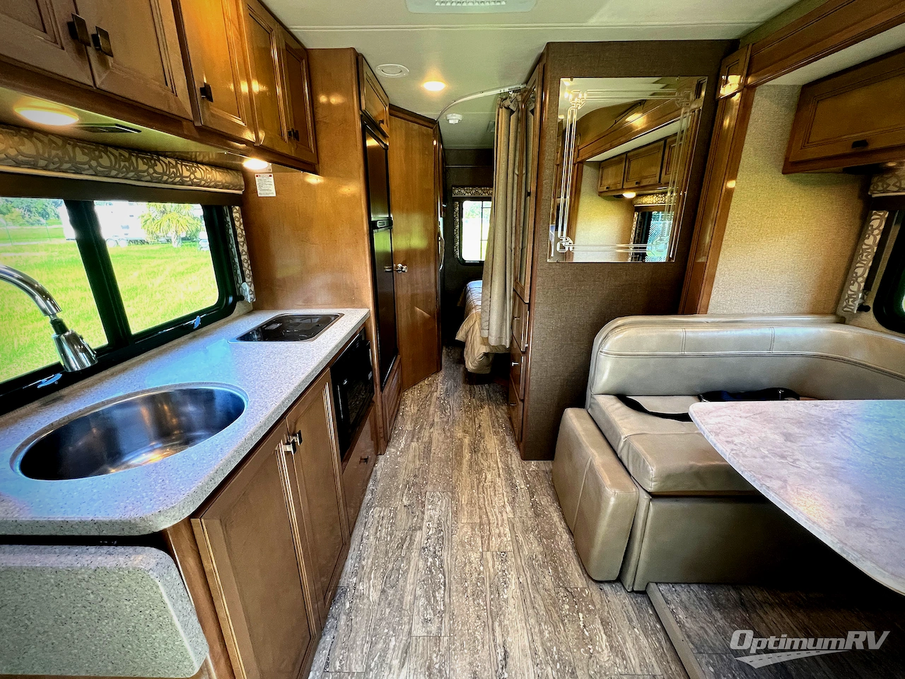 2019 Thor Citation Sprinter 24SS Photo 4