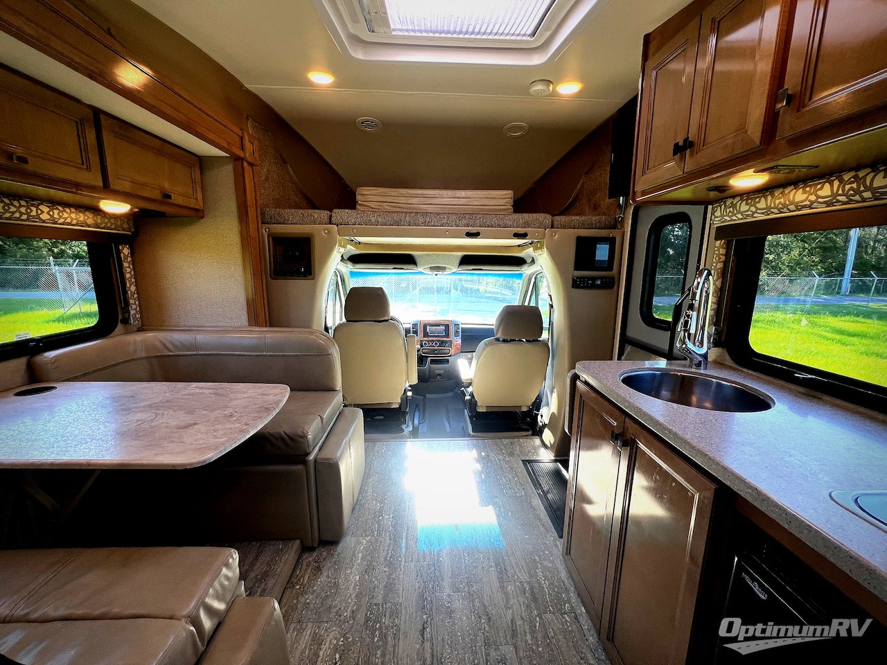 2019 Thor Citation Sprinter 24SS Photo 5