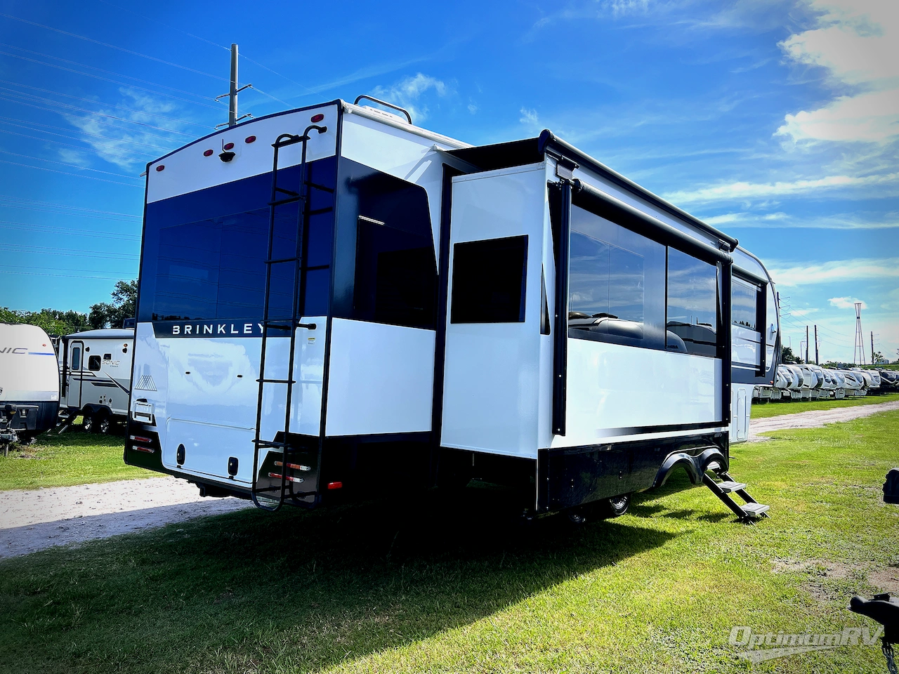 2024 Brinkley Model Z 3100 Photo 3