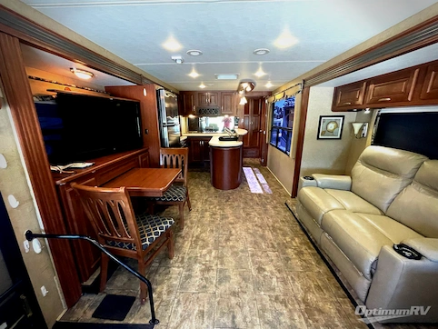 2014 Thor Challenger 37GT RV Photo 2