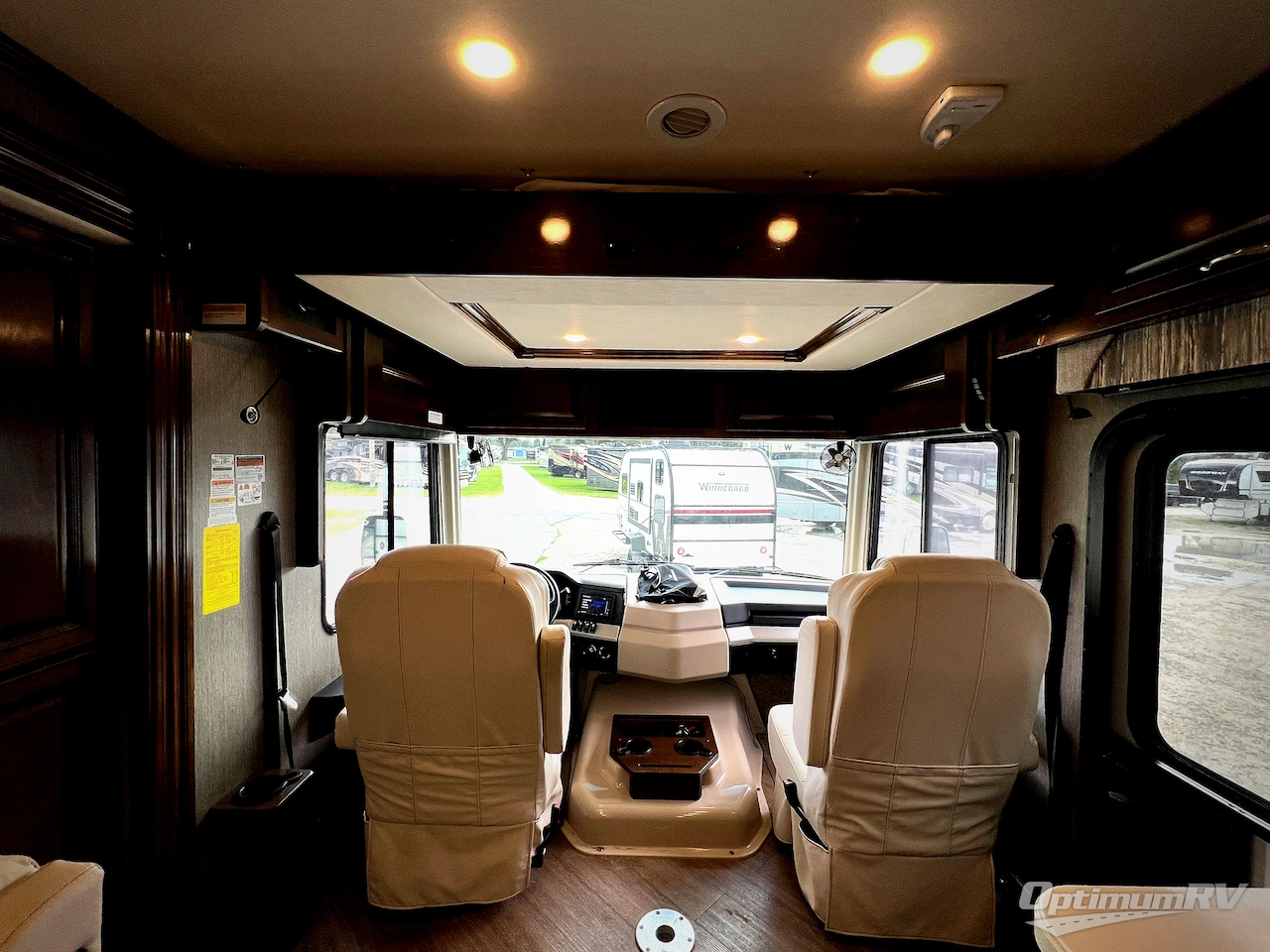 2020 Fleetwood Bounder 33C Photo 6