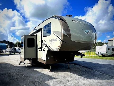 Used 2018 Forest River Rockwood Signature Ultra Lite 8297S Featured Photo