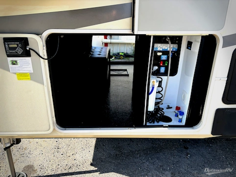 2018 Grand Design Solitude 310GK RV Photo 4