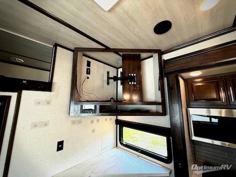 2021 Dutchmen Voltage 3845 RV Photo 2