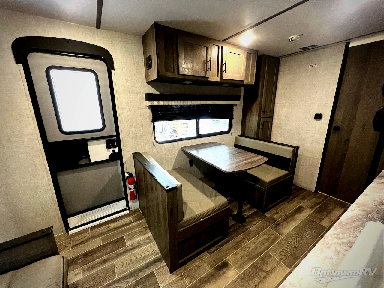 2022 Gulf Stream Kingsport Ultra Lite 241RB Photo 6