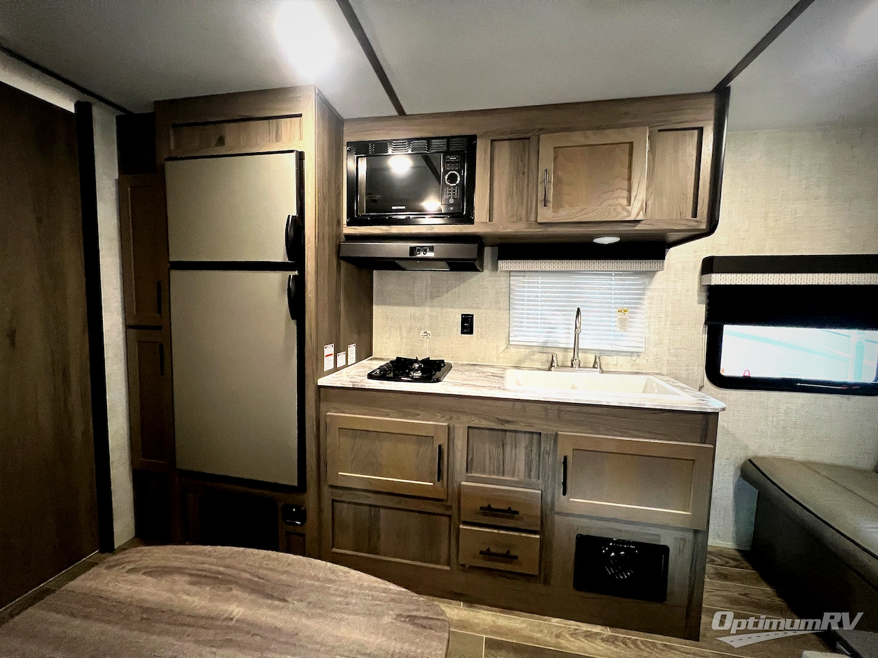 2022 Gulf Stream Kingsport Ultra Lite 241RB Photo 7
