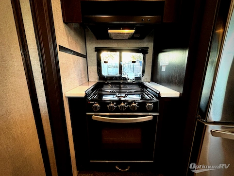 2021 Palomino Columbus 389FLC RV Photo 3