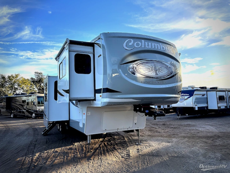 2021 Palomino Columbus 389FLC RV Photo 1