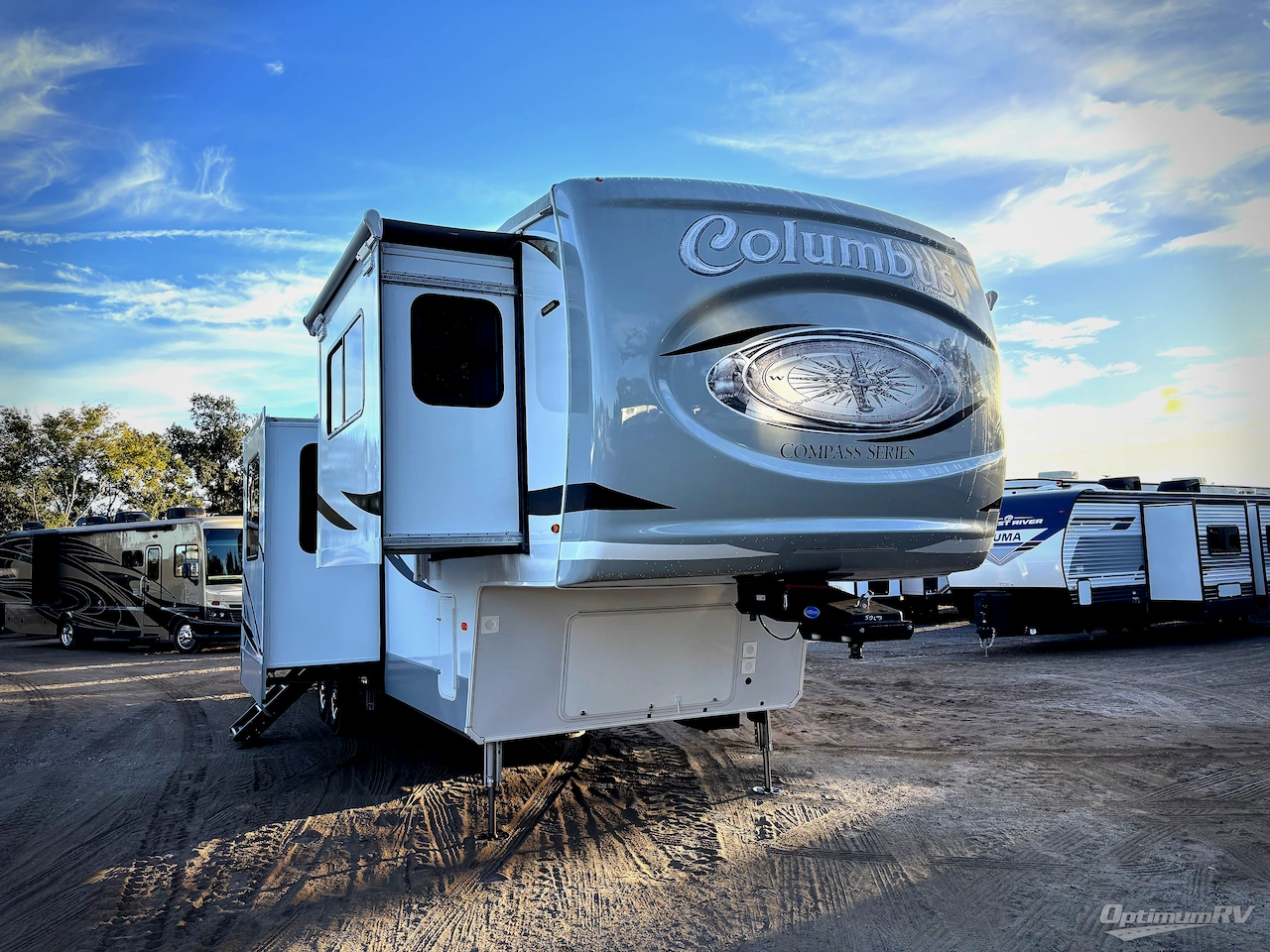 2021 Palomino Columbus 389FLC Photo 1