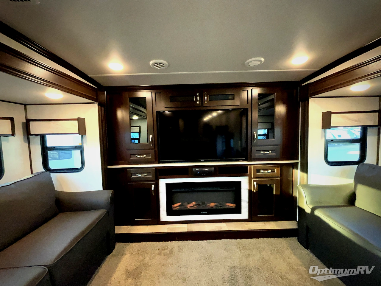 2021 Palomino Columbus 389FLC Photo 5