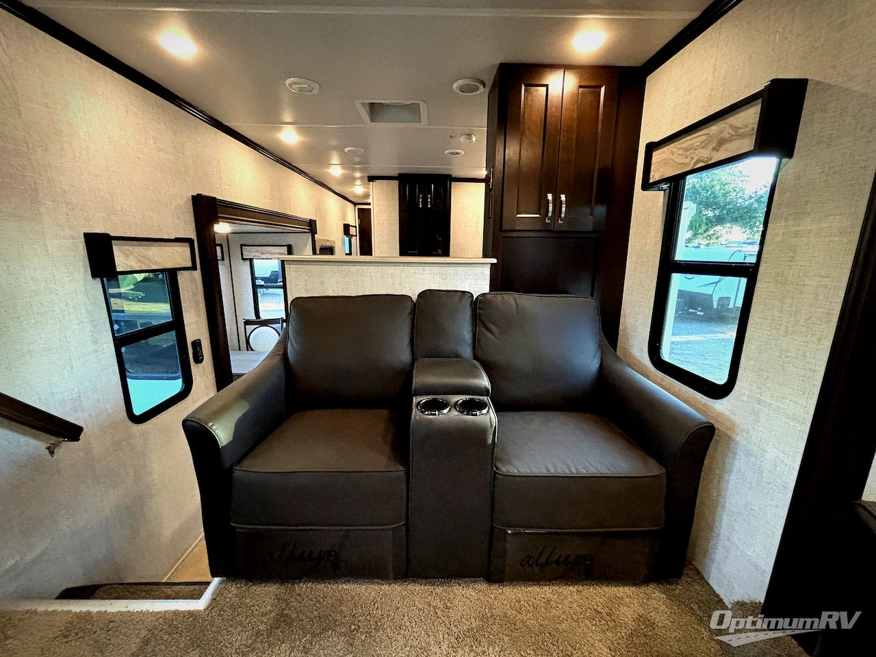 2021 Palomino Columbus 389FLC Photo 7