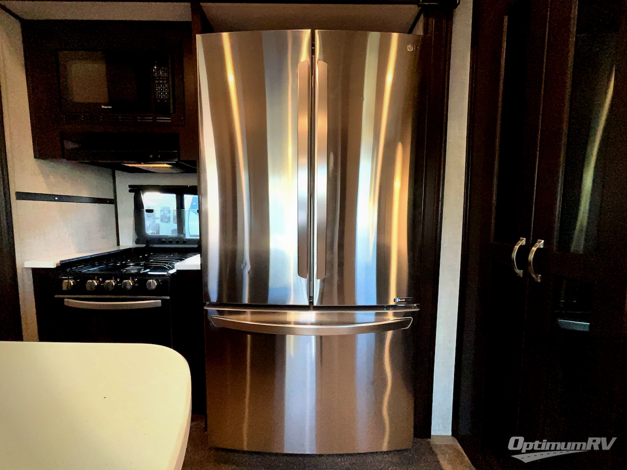 2021 Palomino Columbus 389FLC Photo 10