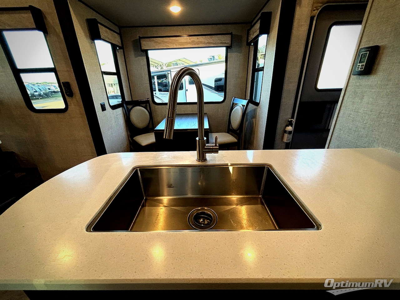 2021 Palomino Columbus 389FLC Photo 12