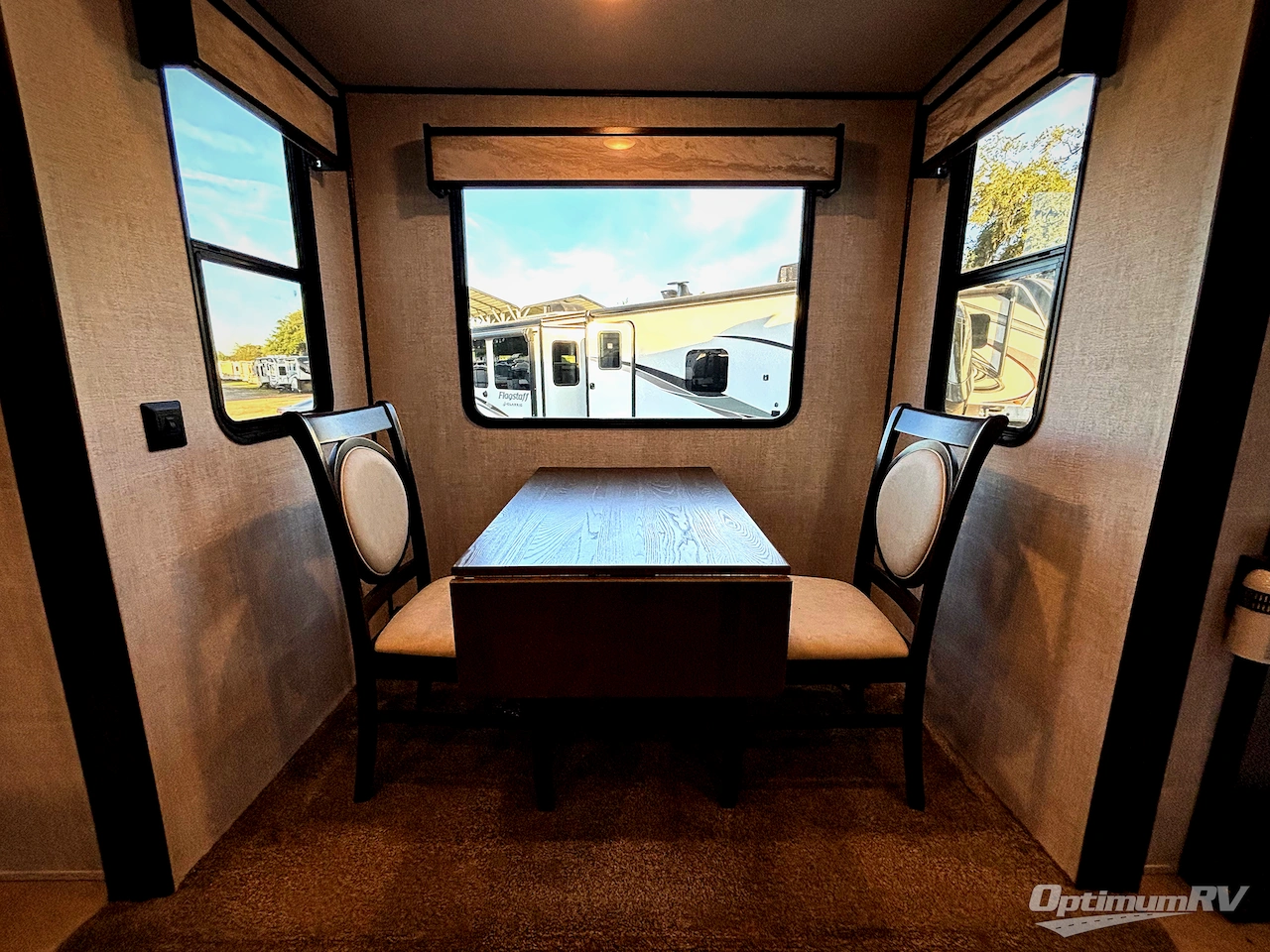 2021 Palomino Columbus 389FLC Photo 19