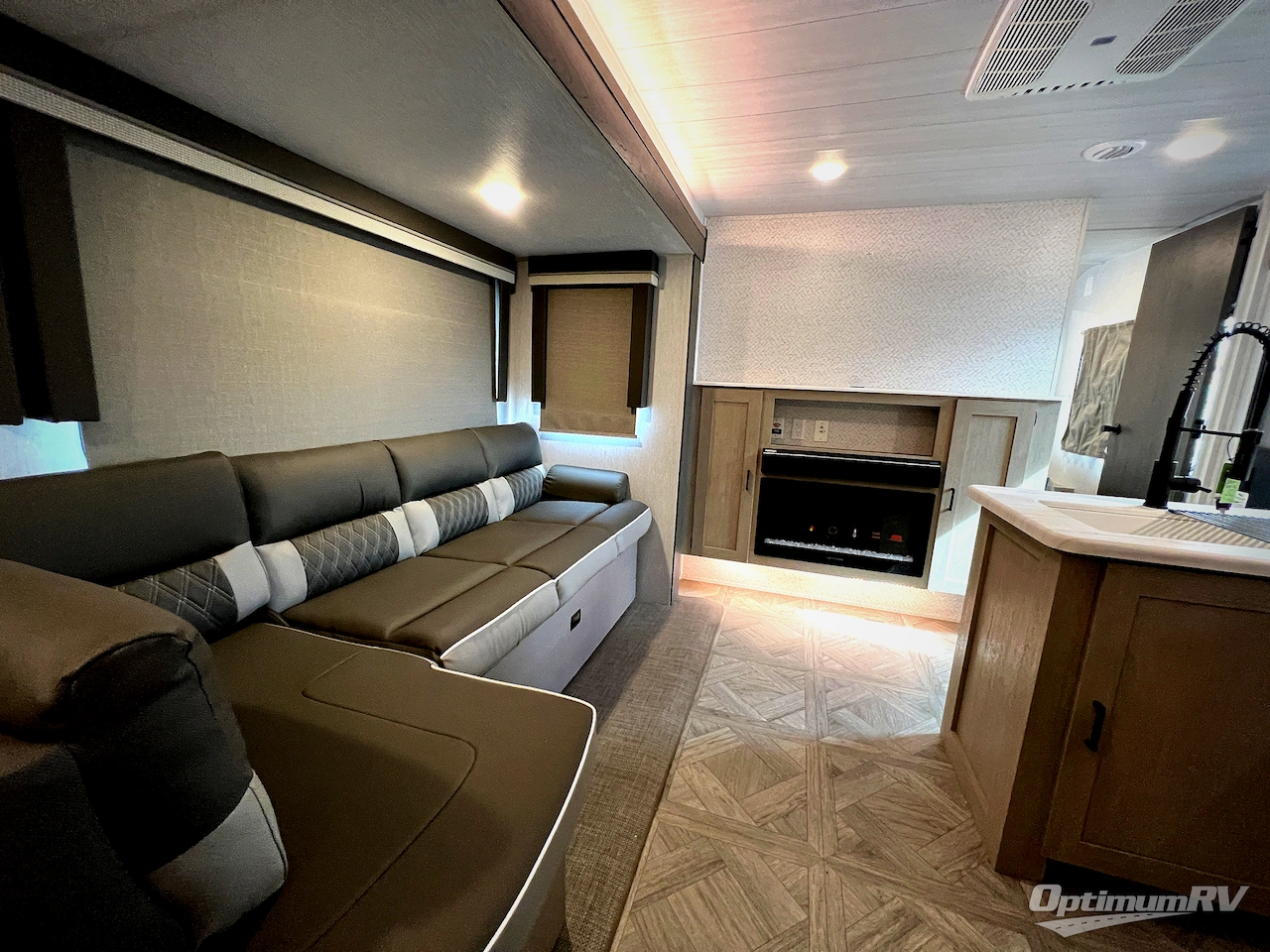 2024 Forest River Wildwood 31KQBTSX Photo 7