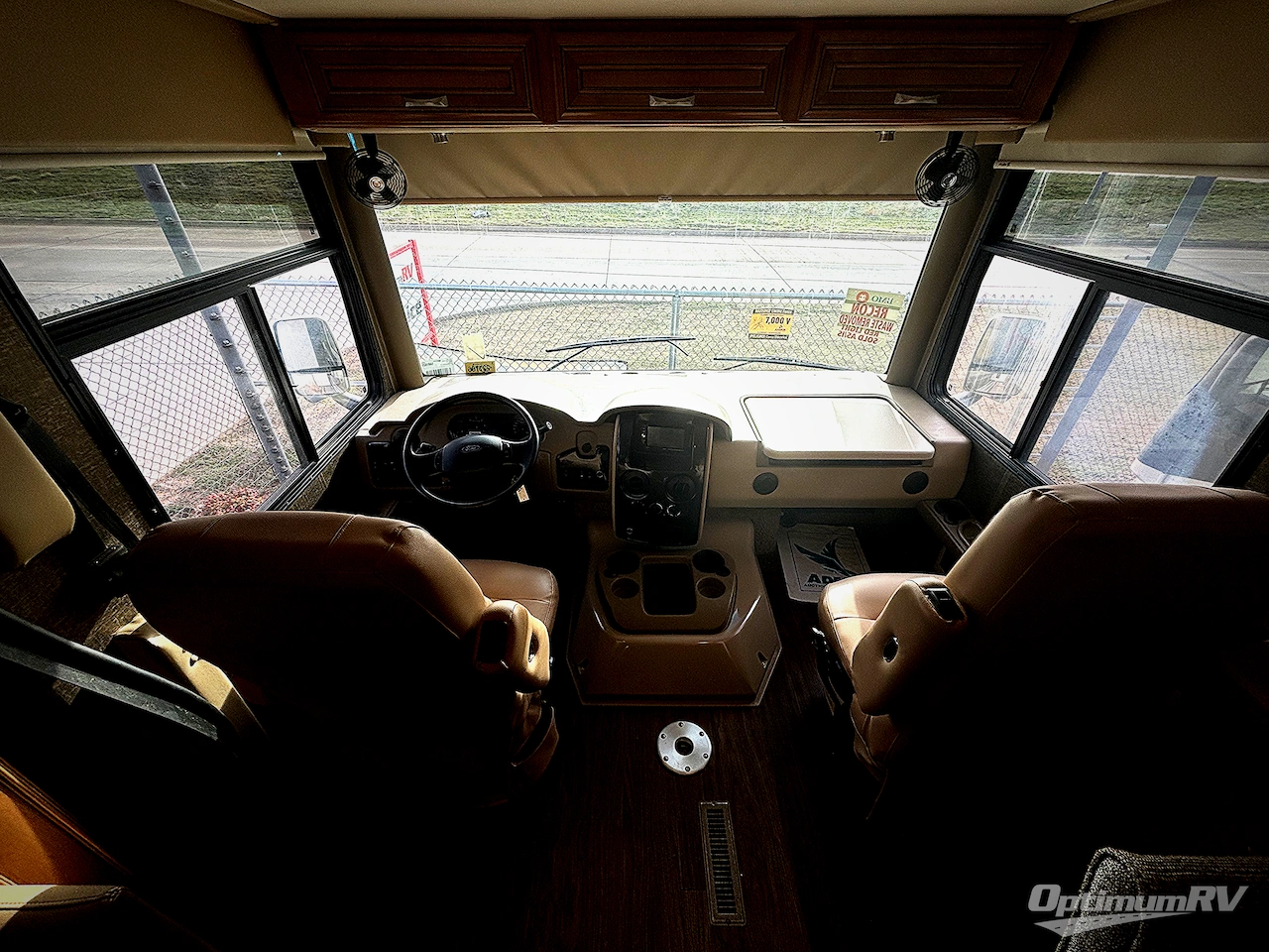 2016 Thor Challenger 36TL Photo 4