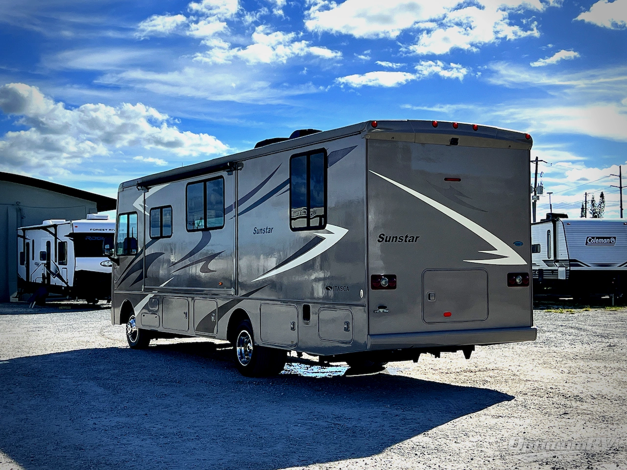 2014 Winnebago Sunstar 31KE Photo 3