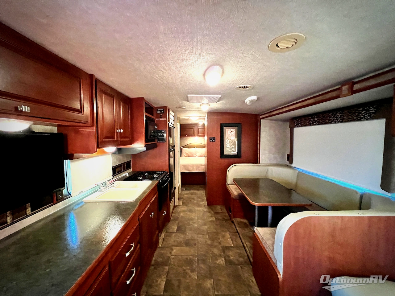 2014 Winnebago Sunstar 31KE Photo 4
